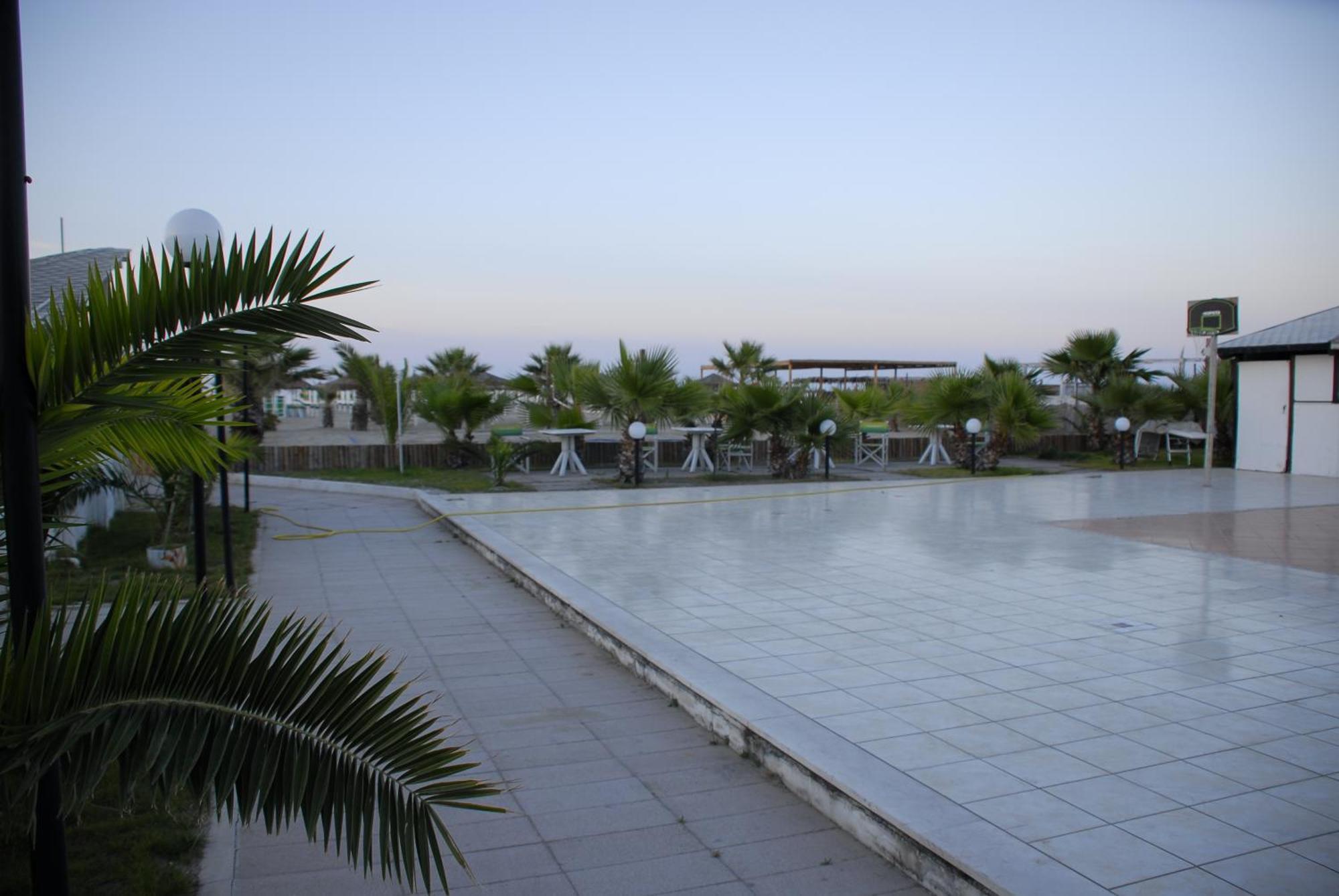 Torquemada Beach Club Margherita Di Savoia Buitenkant foto